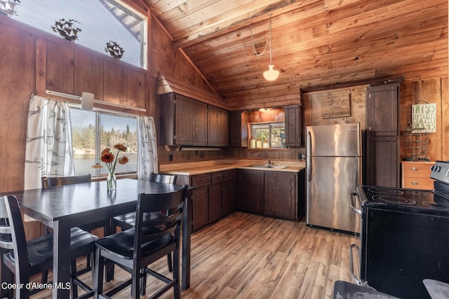 7771 W Channel Ln, Rathdrum, ID 83858 - kitchen featuring freestanding refrigerator, black electric range oven, lofted ceiling, a sink, and wood ceiling