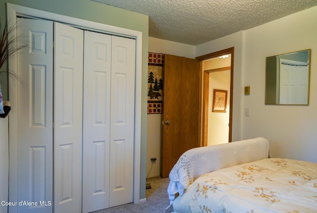 7672 W Carnie Rd, Coeur Dalene, ID 83814 - carpeted bedroom featuring a closet and a textured ceiling