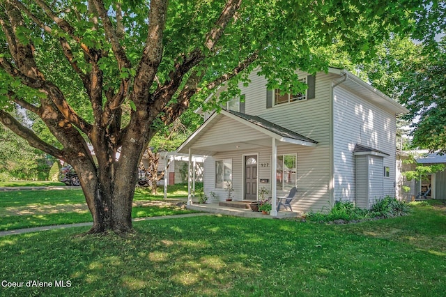 927 E Birch Ave, Coeur Dalene, ID 83814 - view of front facade with a front lawn and a porch