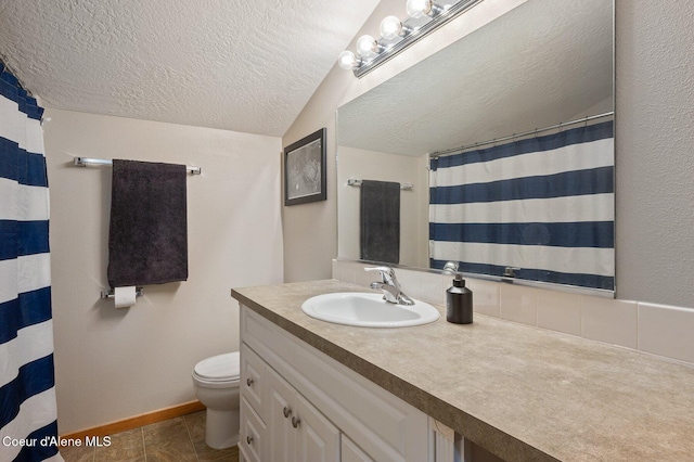 927 E Birch Ave, Coeur Dalene, ID 83814 - full bath featuring vanity and a textured ceiling