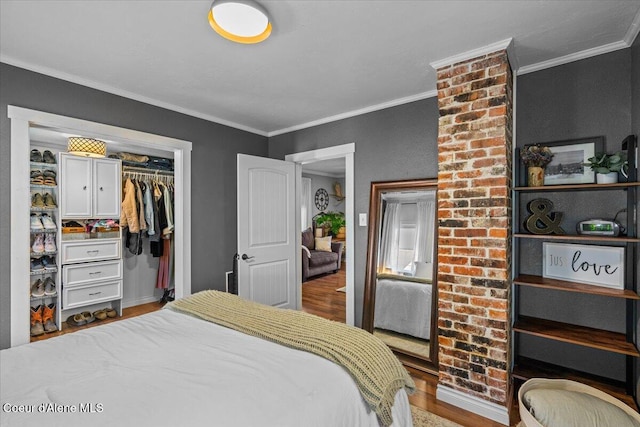 115 Fifth St, Osburn, ID 83849 - bedroom featuring wood finished floors, crown molding, a closet, and baseboards