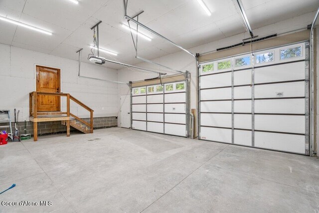 122 Cottonwood Dr, Sagle, ID 83860 - garage featuring a garage door opener
