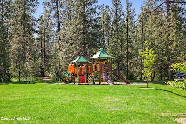 221 S Ridgewood Dr, Post Falls, ID 83854 - communal playground with a yard