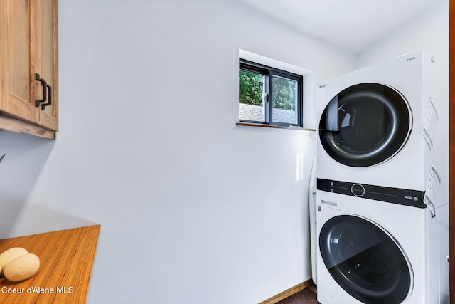 115 W Lakeview Blvd, Priest River, ID 83856 - washroom featuring stacked washer and clothes dryer and cabinet space