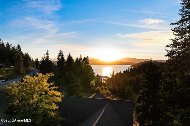 3889 E Avery Ln, Coeur Dalene, ID 83814 - mountain view with a large body of water