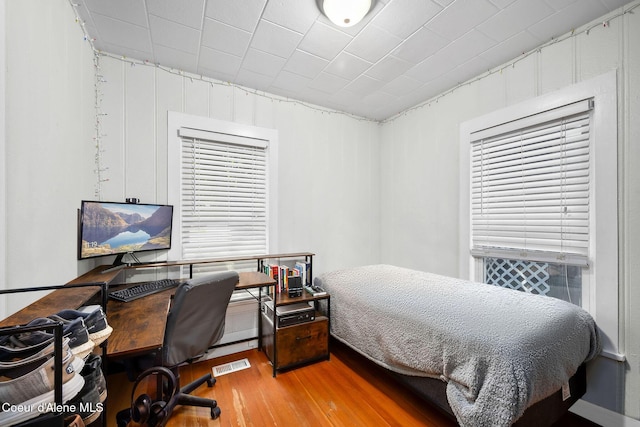 1901 E Pennsylvania Ave, Coeur Dalene, ID 83814 - bedroom featuring wood finished floors and an office area