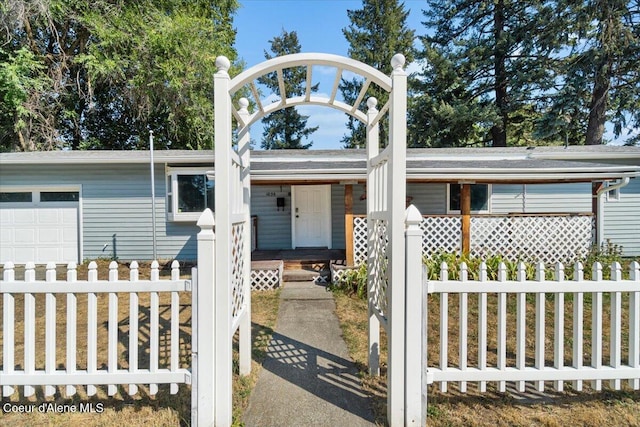 1038 N 15th St, Coeur Dalene, ID 83814 - view of front of house with a porch