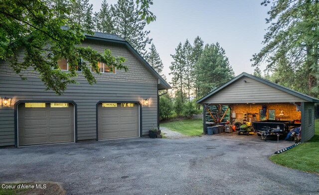 6531 Tannenbaum Cir, Bonners Ferry, ID 83805 - garage featuring driveway