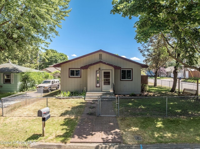 1502 N Melrose St, Coeur Dalene, ID 83814 - view of front facade with a gate and a fenced front yard