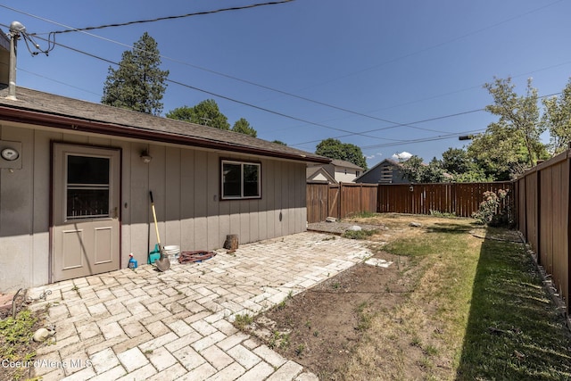 1502 N Melrose St, Coeur Dalene, ID 83814 - fenced backyard with a patio