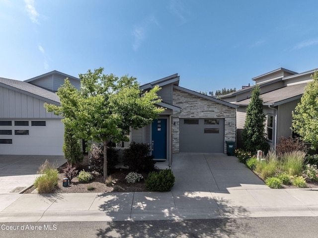 2999 N Casa Ct, Coeur Dalene, ID 83814 - mid-century home with driveway, a garage, and stone siding