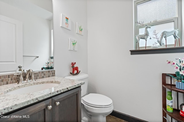 6522 N Idlewood Dr, Coeur Dalene, ID 83815 - half bath featuring vanity and tasteful backsplash