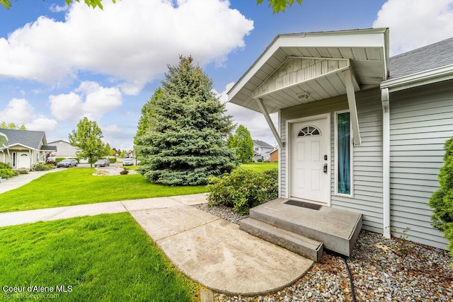 931 N Goldenrod Ct, Post Falls, ID 83854 - entrance to property featuring a yard