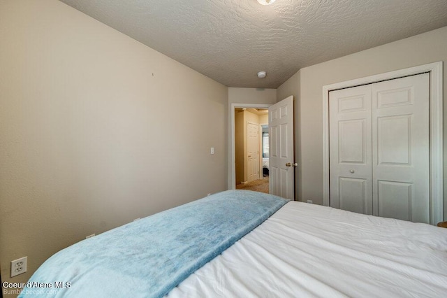 931 N Goldenrod Ct, Post Falls, ID 83854 - bedroom with a closet and a textured ceiling