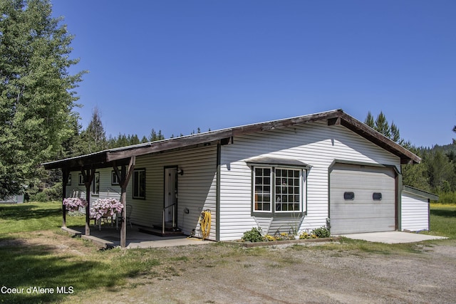 12 Otts Basin Rd, Sagle, ID 83860 - view of front of house featuring dirt driveway and a garage