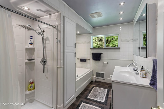 12 Otts Basin Rd, Sagle, ID 83860 - full bath featuring a shower with shower curtain, vanity, a bath, and wood finished floors