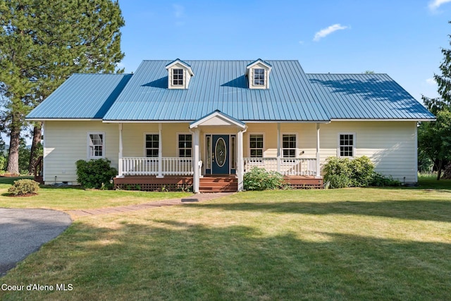 182 Sunnyside Rd, Sandpoint, ID 83864 - view of front of home featuring covered porch, a front yard, and a metal roof