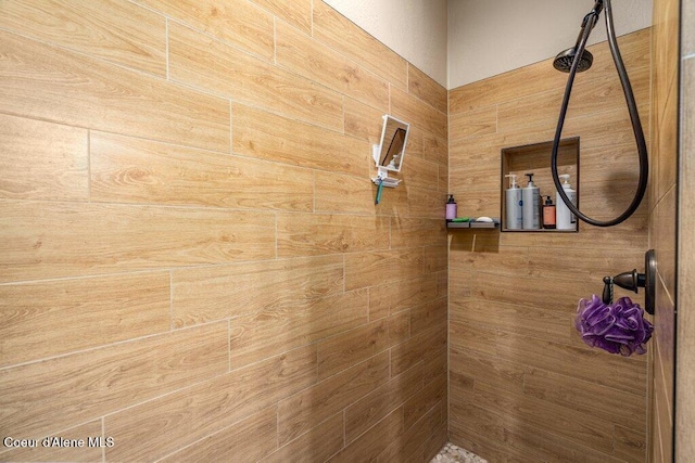 695 W Keva Ln, Athol, ID 83801 - bathroom featuring a tile shower