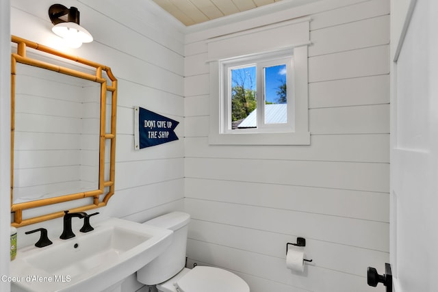 917 N Boyer Ave, Sandpoint, ID 83864 - half bath featuring wooden walls