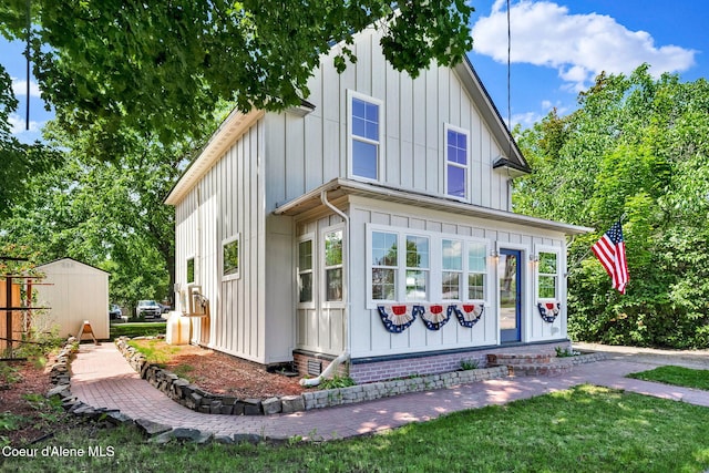 917 N Boyer Ave, Sandpoint, ID 83864 - view of front of home with board and batten siding