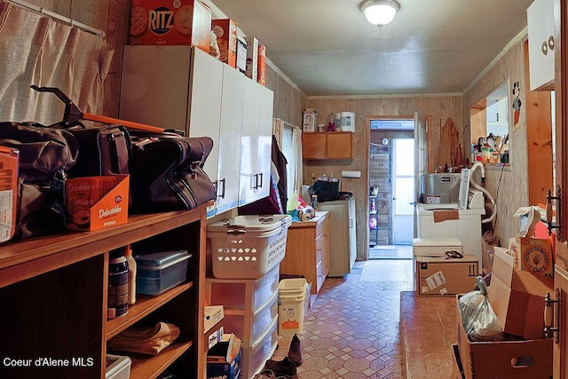 164 W Fork Pine Creek Rd, Pinehurst, ID 83850 - kitchen with ornamental molding and washer / clothes dryer