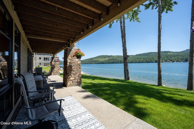 653 Dover Bay Pkwy Unit 101, Dover, ID 83825 - view of patio / terrace with a water view and a view of trees