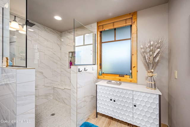 653 Dover Bay Pkwy Unit 101, Dover, ID 83825 - bathroom with walk in shower and recessed lighting