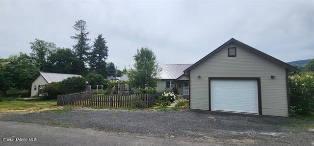 817 6th St, Kamiah, ID 83536 - ranch-style home with a garage and a metal roof