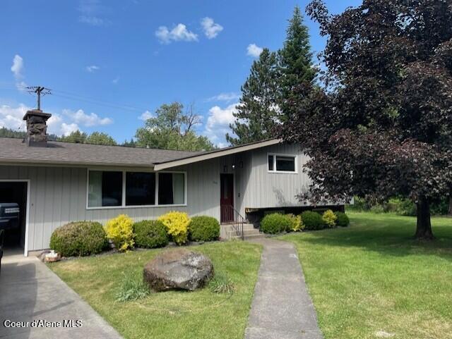 204 W Oak Ave, Osburn, ID 83849 - view of front of house with a front yard and a chimney