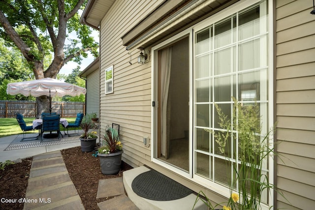 303 S 19th St, Coeur Dalene, ID 83814 - property entrance with a patio