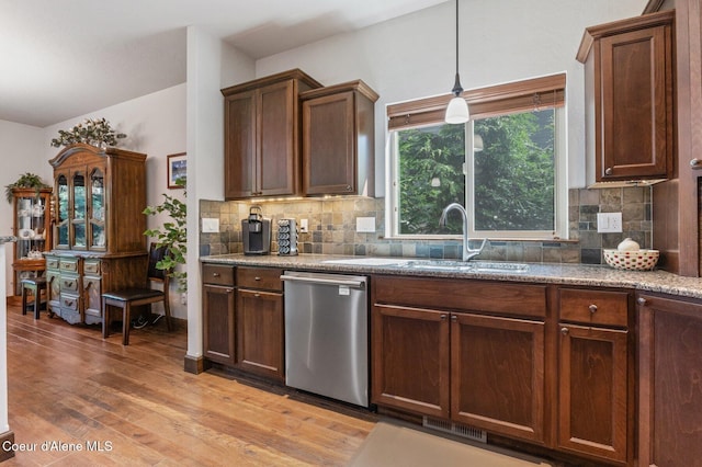 1431 W Ashmont Way, Coeur Dalene, ID 83815 - kitchen with dishwasher, light wood-style floors, tasteful backsplash, and pendant lighting