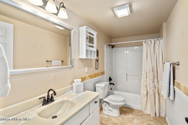 740 N Dundee Dr, Post Falls, ID 83854 - full bath with vanity and shower / tub combo