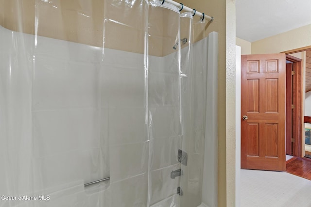 7722 W Clemetson Rd, Coeur Dalene, ID 83814 - bathroom featuring shower / bath combination with curtain, a textured wall, and wood finished floors