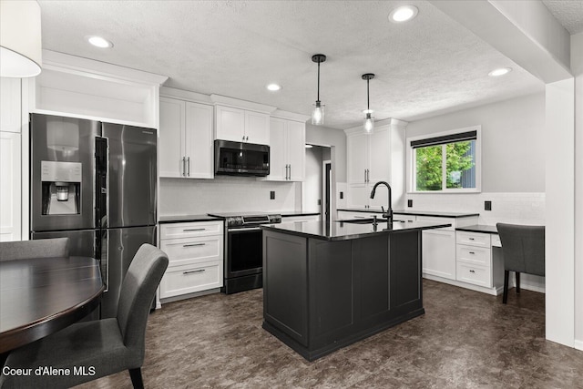 502 W 14th Ave, Post Falls, ID 83854 - kitchen featuring stainless steel appliances, dark countertops, white cabinetry, a textured ceiling, and recessed lighting