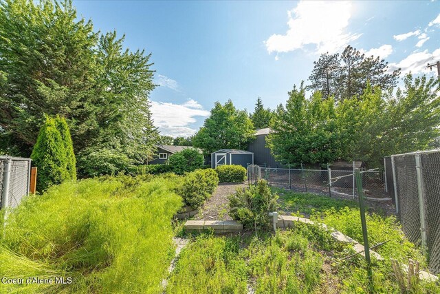 502 W 14th Ave, Post Falls, ID 83854 - view of yard featuring a storage shed