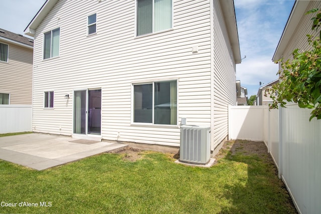 7833 N Hilliard Ct, Coeur Dalene, ID 83815 - back of property with a patio and a fenced backyard