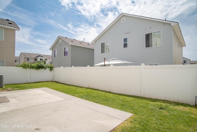 7833 N Hilliard Ct, Coeur Dalene, ID 83815 - fenced backyard featuring a patio