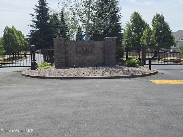 7812 W Kayak Ct, Rathdrum, ID 83858 - community sign featuring a gate