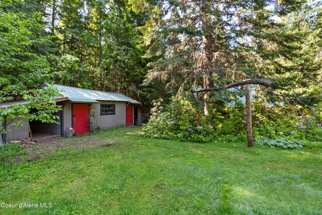 1283 N Wrenco Rd, Sandpoint, ID 83864 - view of grassy yard featuring an outbuilding