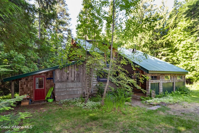 1283 N Wrenco Rd, Sandpoint, ID 83864 - view of front facade with an outdoor structure