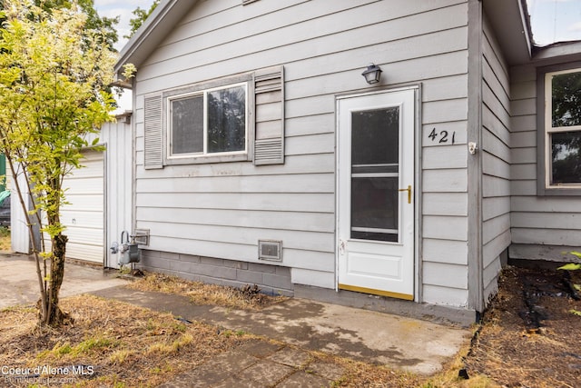 421 W Walnut Ave, Coeur Dalene, ID 83814 - property entrance