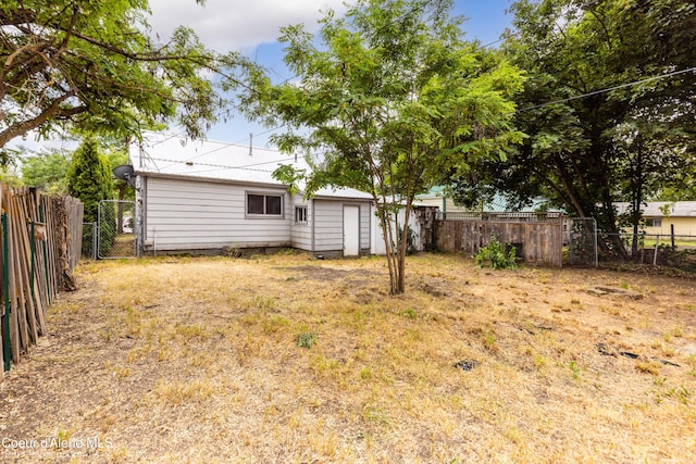 421 W Walnut Ave, Coeur Dalene, ID 83814 - fenced backyard featuring a gate