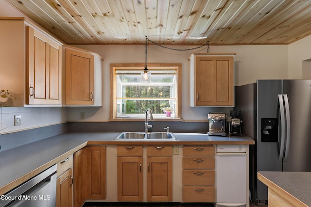 965 Denton Rd, Hope, ID 83836