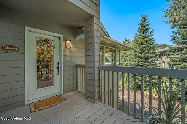 5653 W Racquet Rd, Rathdrum, ID 83858 - entrance to property featuring a balcony