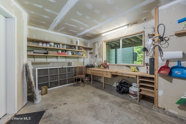 5653 W Racquet Rd, Rathdrum, ID 83858 - garage featuring a workshop area