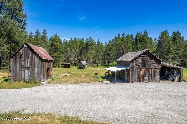 17320 E Perimeter Rd, Athol, ID 83801 - view of outbuilding featuring a forest view and gravel driveway