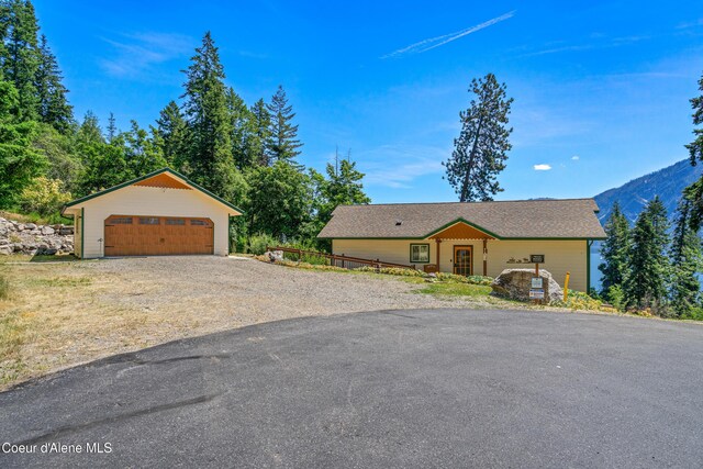 17544 E Arapaho Rd, Bayview, ID 83803 - view of front of house featuring a detached garage