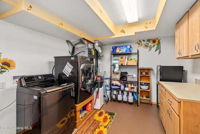 17544 E Arapaho Rd, Bayview, ID 83803 - laundry area with cabinet space and separate washer and dryer