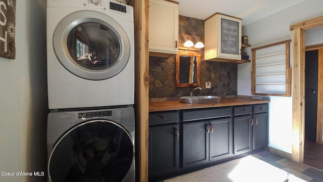 80 Half Cir, Priest River, ID 83856 - laundry area featuring estacked washer and dryer