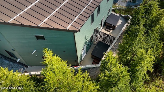 98 Chutes Ln, Sandpoint, ID 83864 - view of side of property with a metal roof